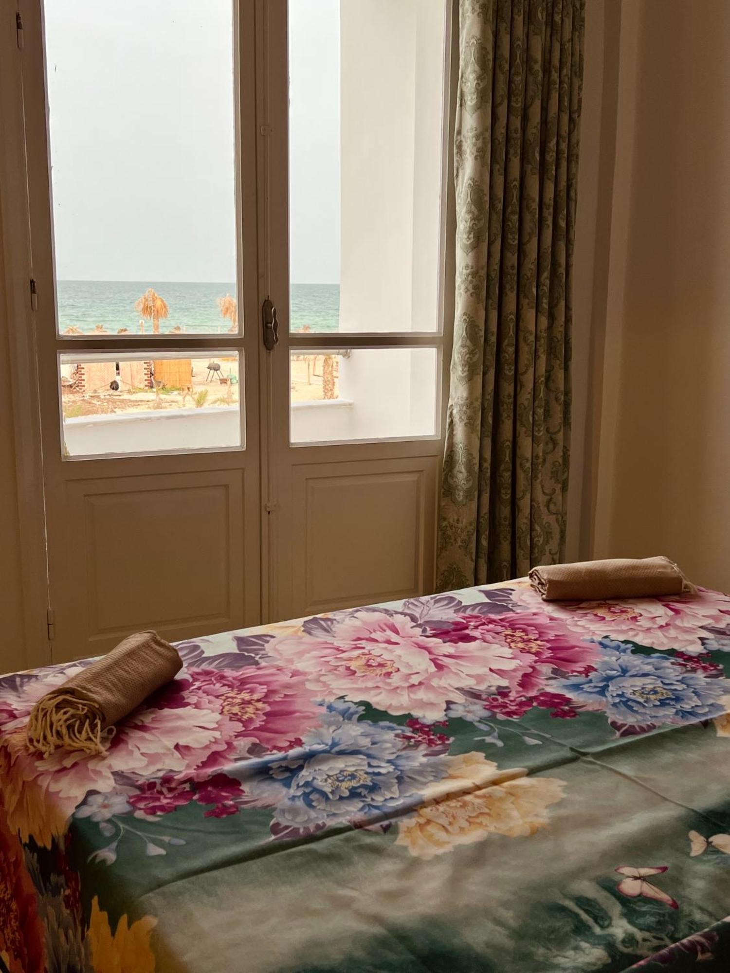 Appartement Vue De Mer Pied Dans L'Eau Gabes Экстерьер фото